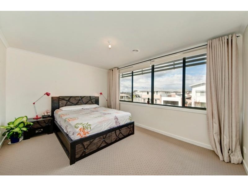31 Dobikin Street, Crace ACT 2911