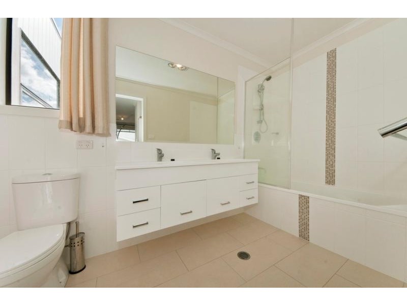 31 Dobikin Street, Crace ACT 2911