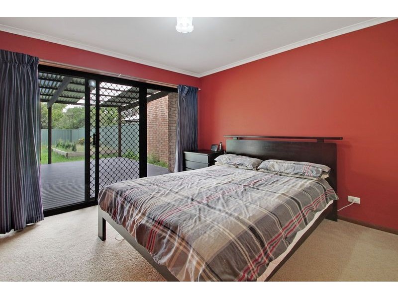 14 Inglis Place, Latham ACT 2615