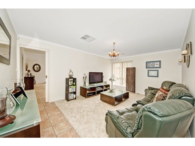 32 Goodhart Crescent, Dunlop ACT 2615