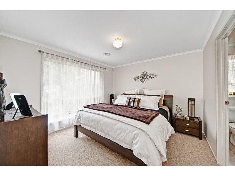 32 Goodhart Crescent, Dunlop ACT 2615