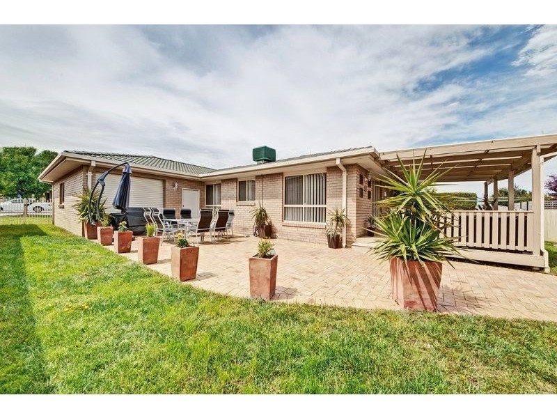 32 Goodhart Crescent, Dunlop ACT 2615