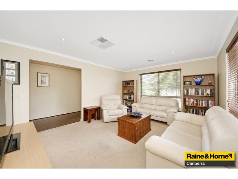 8 Fitton Close, Dunlop ACT 2615