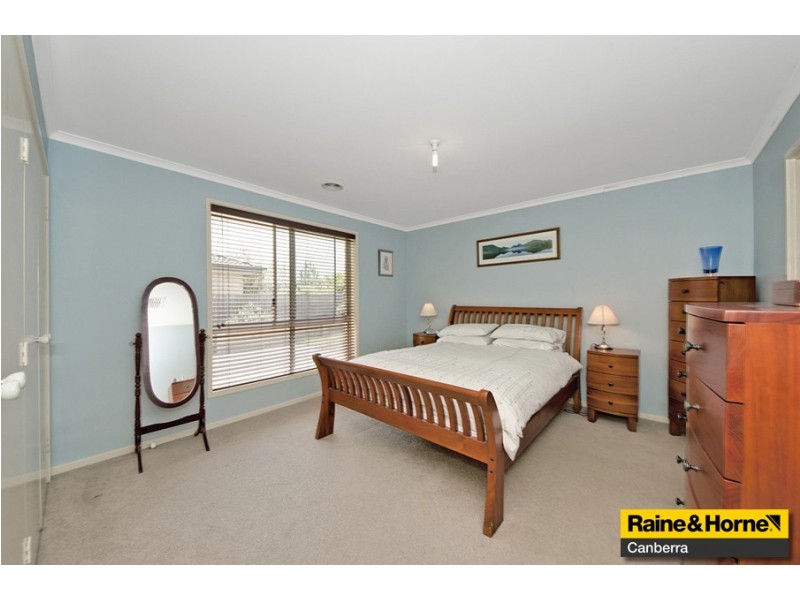 8 Fitton Close, Dunlop ACT 2615