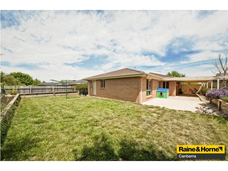 8 Fitton Close, Dunlop ACT 2615