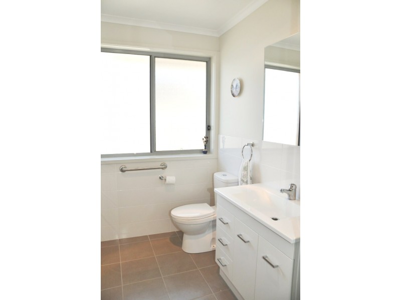 10 Eric De Salis Street, Macgregor ACT 2615