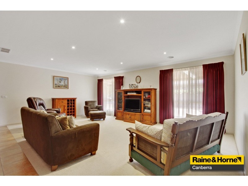 17 Coolgardie Street, Dunlop ACT 2615