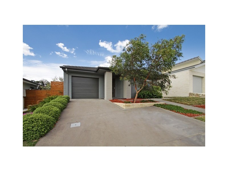 8 Rubeo Street, Forde ACT 2914