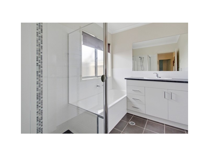 8 Rubeo Street, Forde ACT 2914