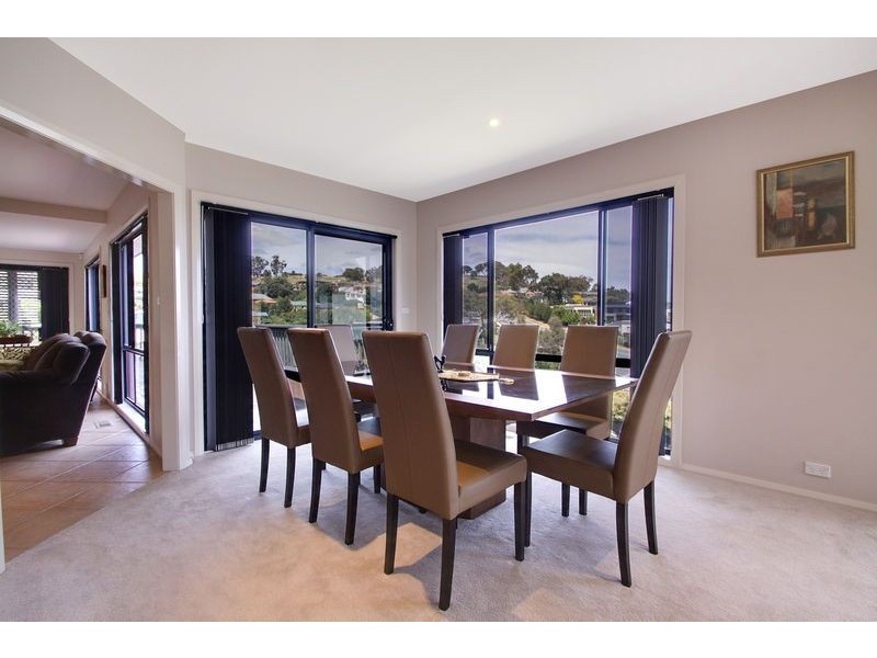 16 Dennis Place, Jerrabomberra NSW 2619