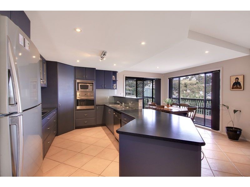 16 Dennis Place, Jerrabomberra NSW 2619