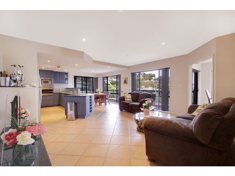 16 Dennis Place, Jerrabomberra NSW 2619
