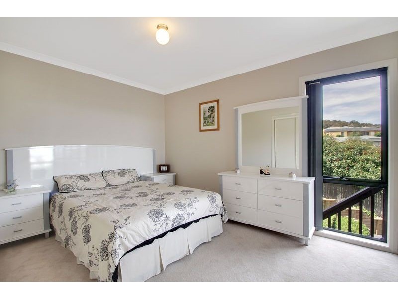 16 Dennis Place, Jerrabomberra NSW 2619