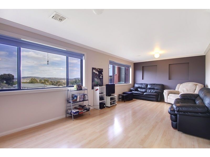 16 Dennis Place, Jerrabomberra NSW 2619