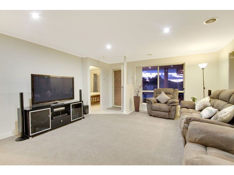 8 Hobday Place, Dunlop ACT 2615