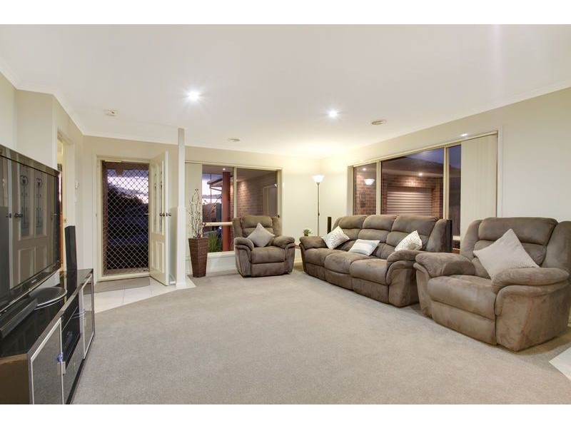 8 Hobday Place, Dunlop ACT 2615