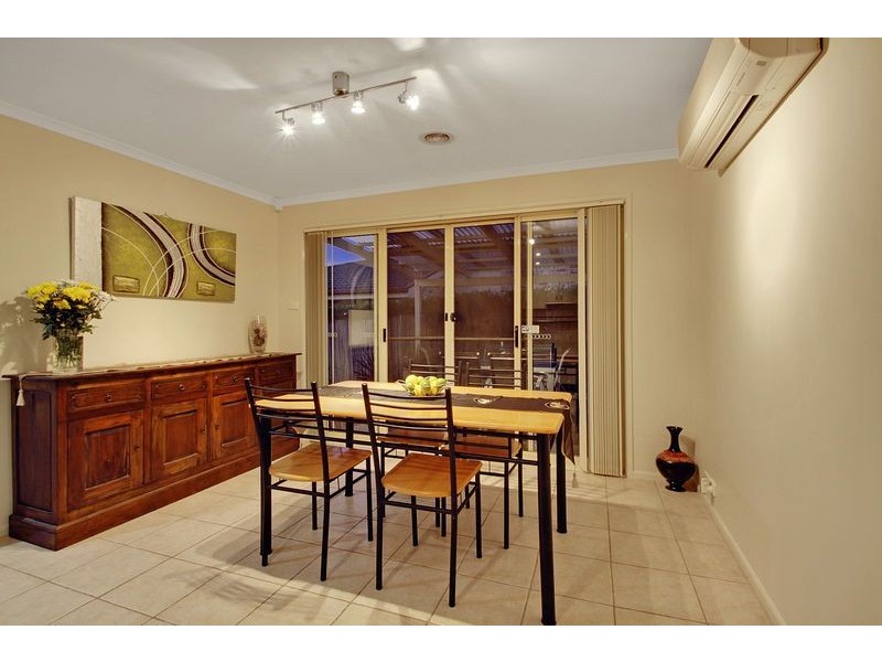 8 Hobday Place, Dunlop ACT 2615