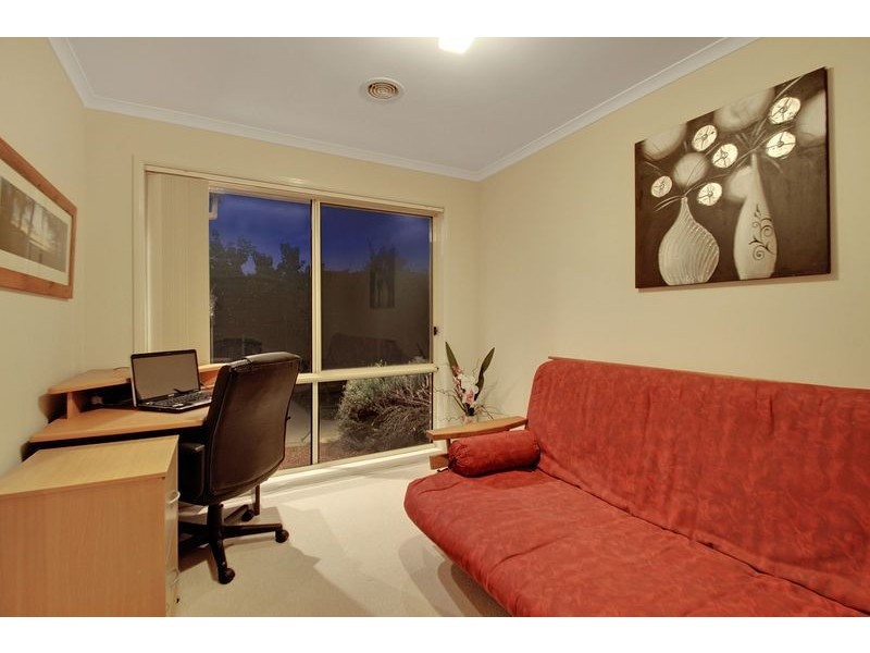 8 Hobday Place, Dunlop ACT 2615