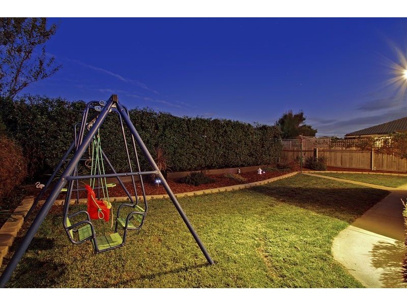 8 Hobday Place, Dunlop ACT 2615