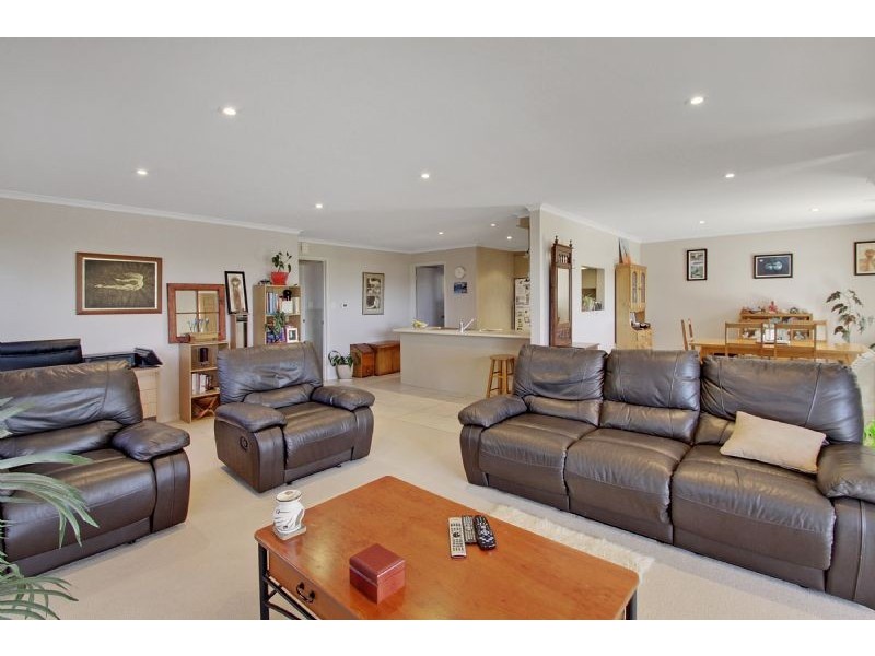 7 Loxton Place, Dunlop ACT 2615