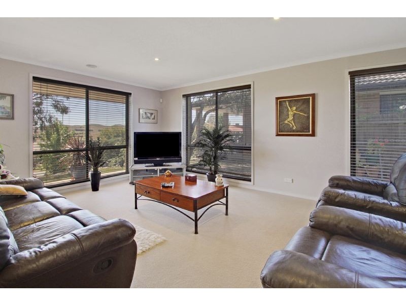 7 Loxton Place, Dunlop ACT 2615