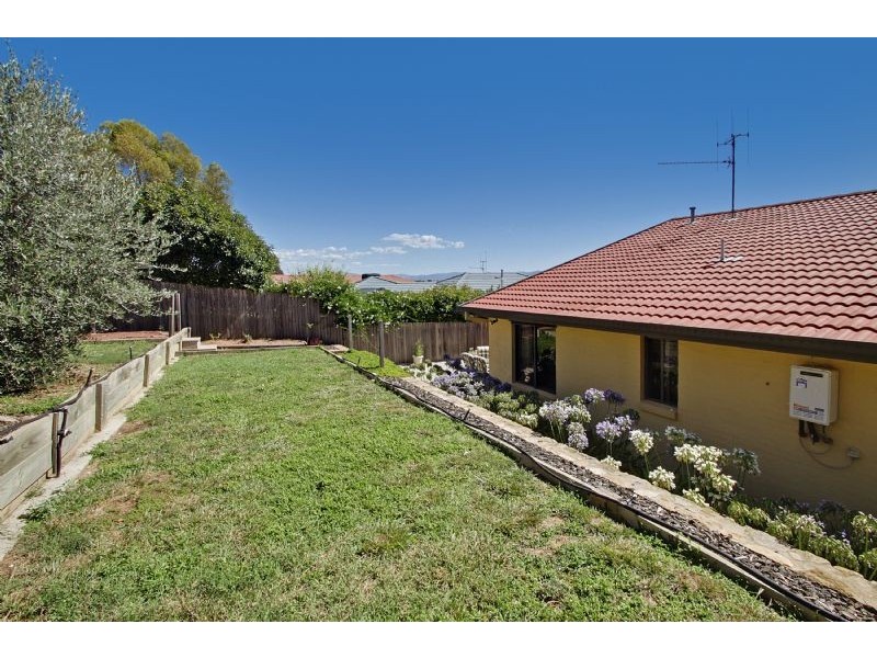 7 Loxton Place, Dunlop ACT 2615