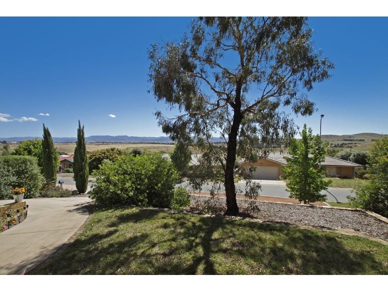 7 Loxton Place, Dunlop ACT 2615