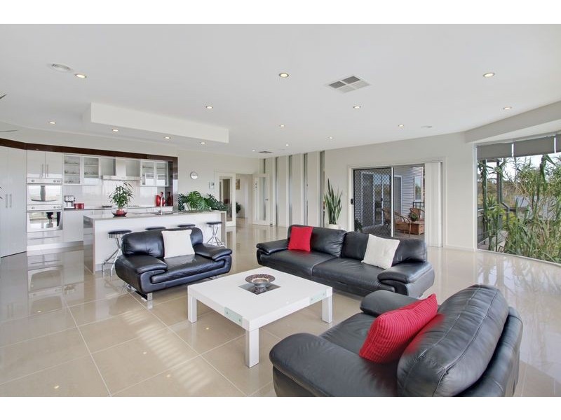 51 Waterfall Drive, Jerrabomberra NSW 2619