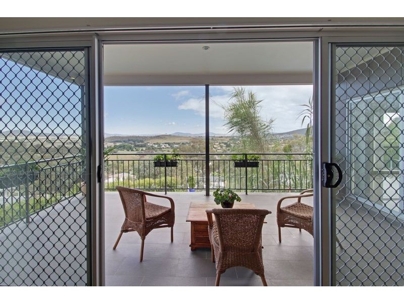 51 Waterfall Drive, Jerrabomberra NSW 2619