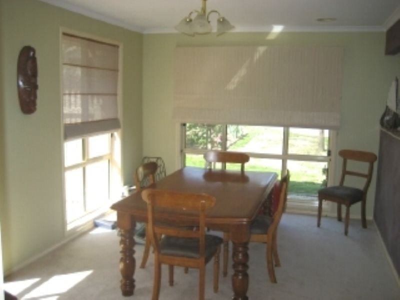 10 Buckmaster Crescent, Dunlop ACT 2615