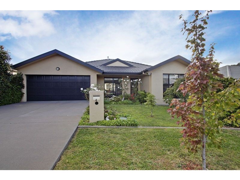 4 Pannamena Crescent, Jerrabomberra NSW 2619
