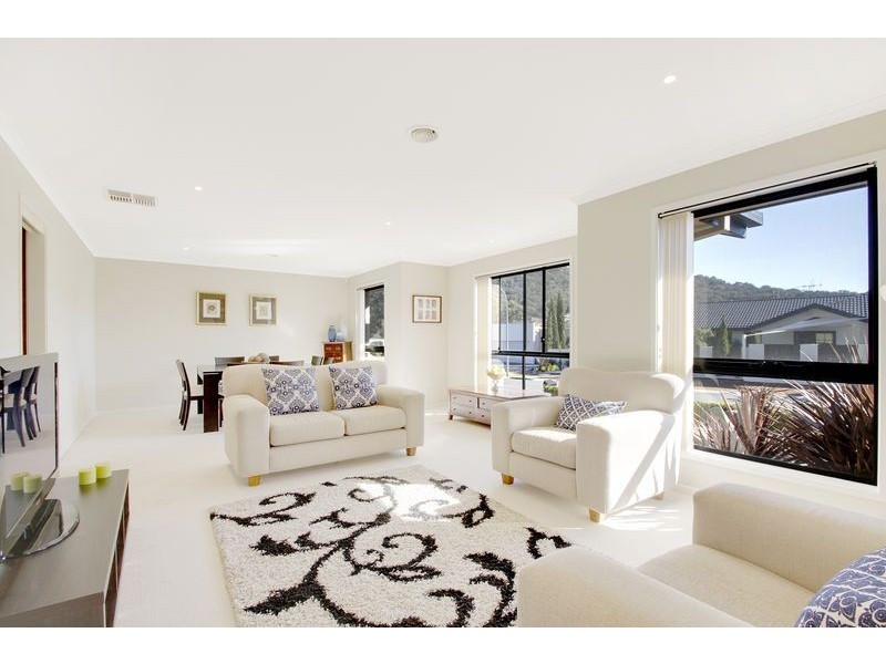 29 Pannamena Crescent, Jerrabomberra NSW 2619