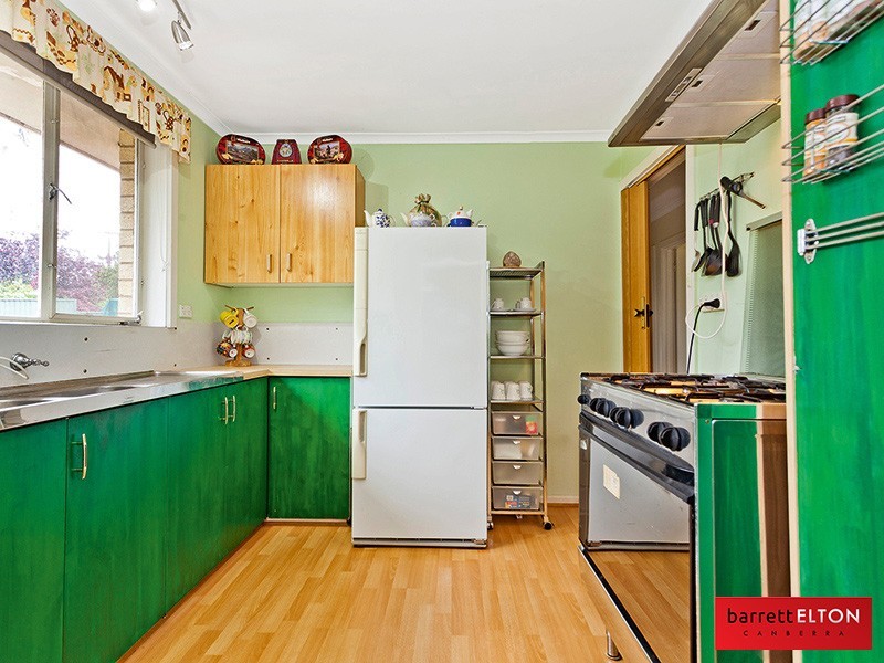 16 Solomon Crescent, Latham ACT 2615