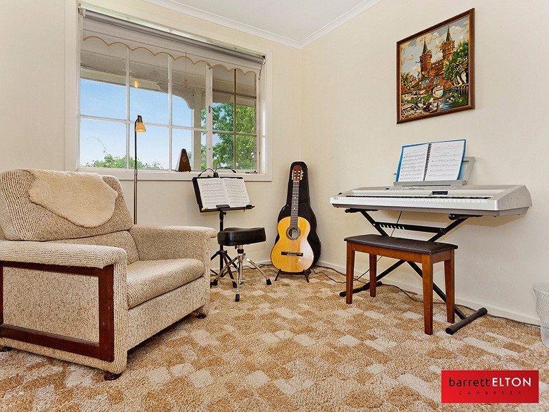 16 Solomon Crescent, Latham ACT 2615