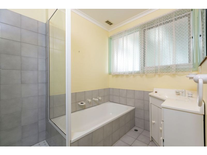 8 McGowen Close, Spence ACT 2615