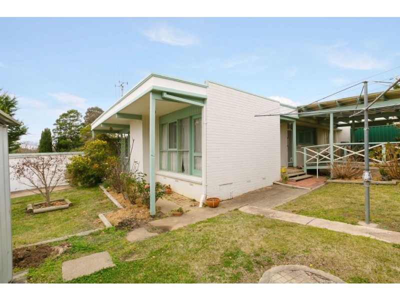 8 McGowen Close, Spence ACT 2615