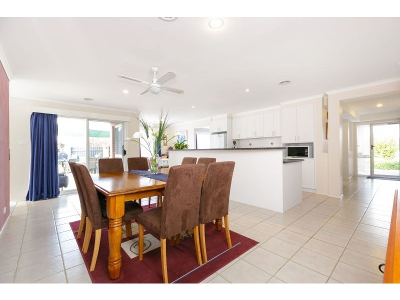 11 Coolgardie Street, Dunlop ACT 2615