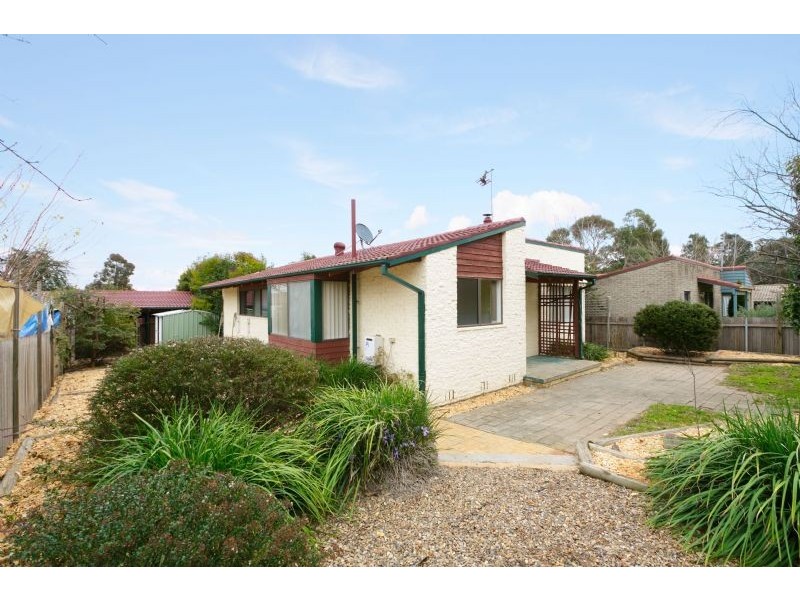 6 Emmott Place, Charnwood ACT 2615