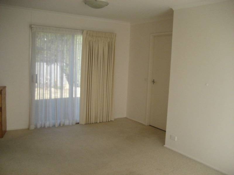 8 Scobie Place, Holt ACT 2615