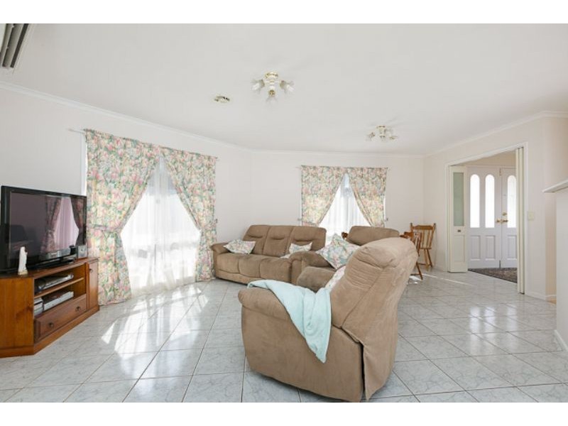 10 Evelyn Owen Crescent, Dunlop ACT 2615
