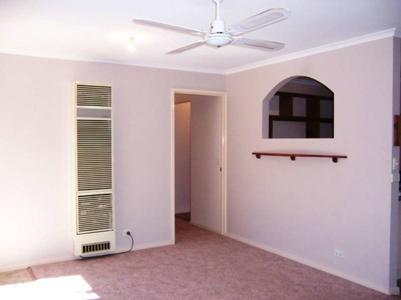 6 Leonard Close, Dunlop ACT 2615