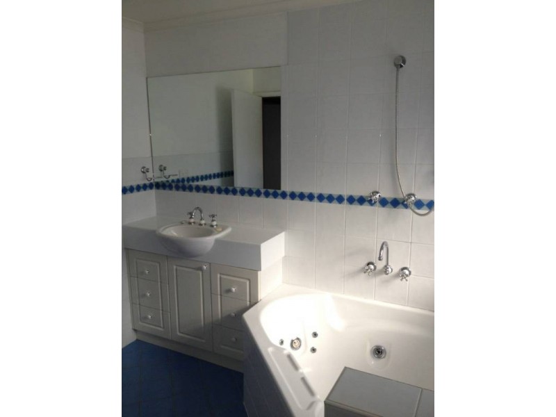 8 MacIntyre Place, Charnwood ACT 2615