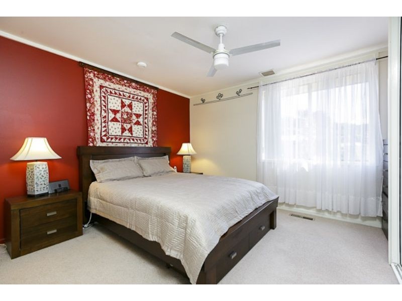 8 Bennie Street, Macgregor ACT 2615