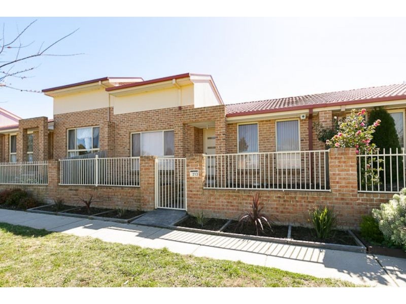 213 Anthony Rolfe Avenue, Gungahlin ACT 2912