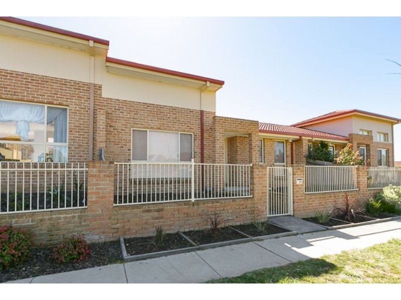 213 Anthony Rolfe Avenue, Gungahlin ACT 2912