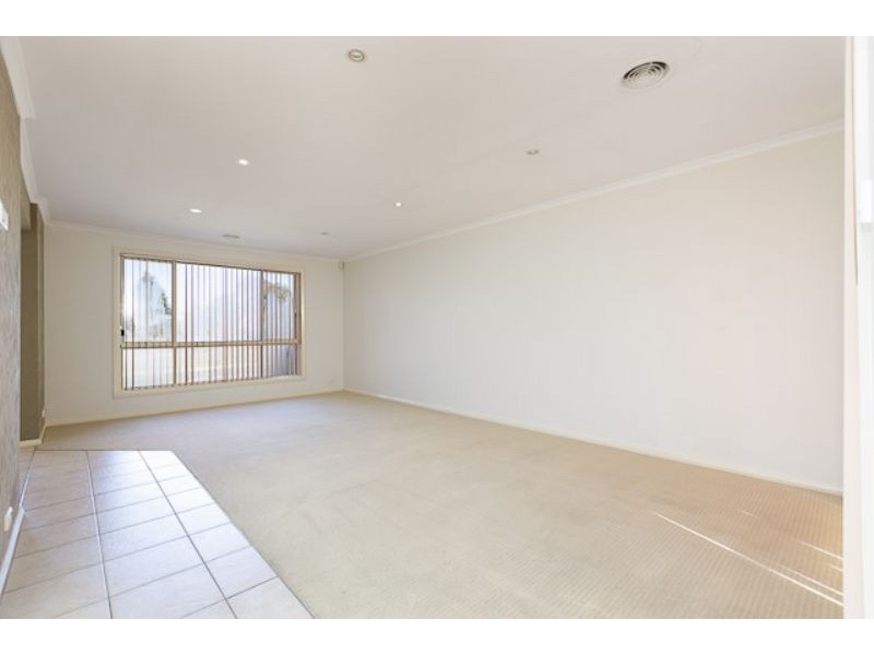 213 Anthony Rolfe Avenue, Gungahlin ACT 2912