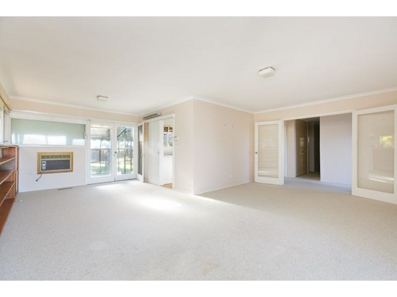 8 Spence Place, Hughes ACT 2605