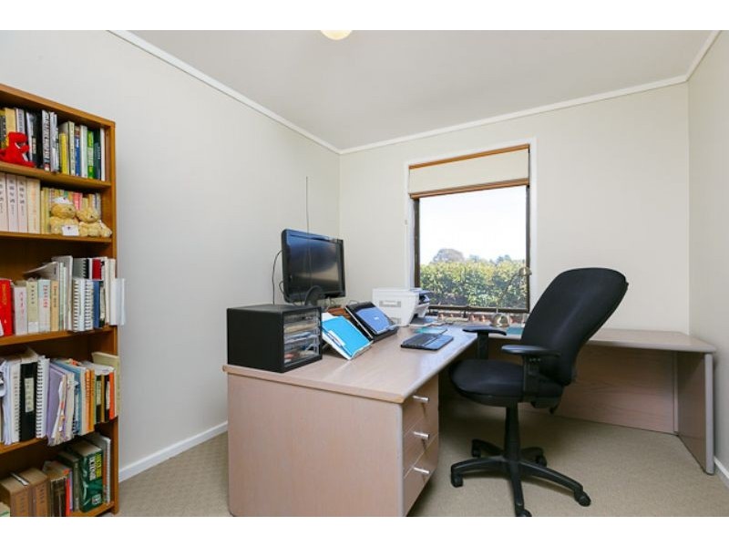 10 Warland Place, Charnwood ACT 2615