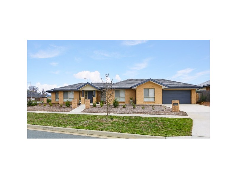 16 Gordon Withnall Crescent, Dunlop ACT 2615