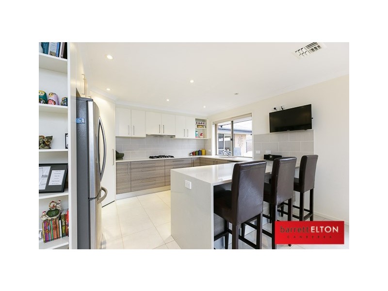 16 Gordon Withnall Crescent, Dunlop ACT 2615